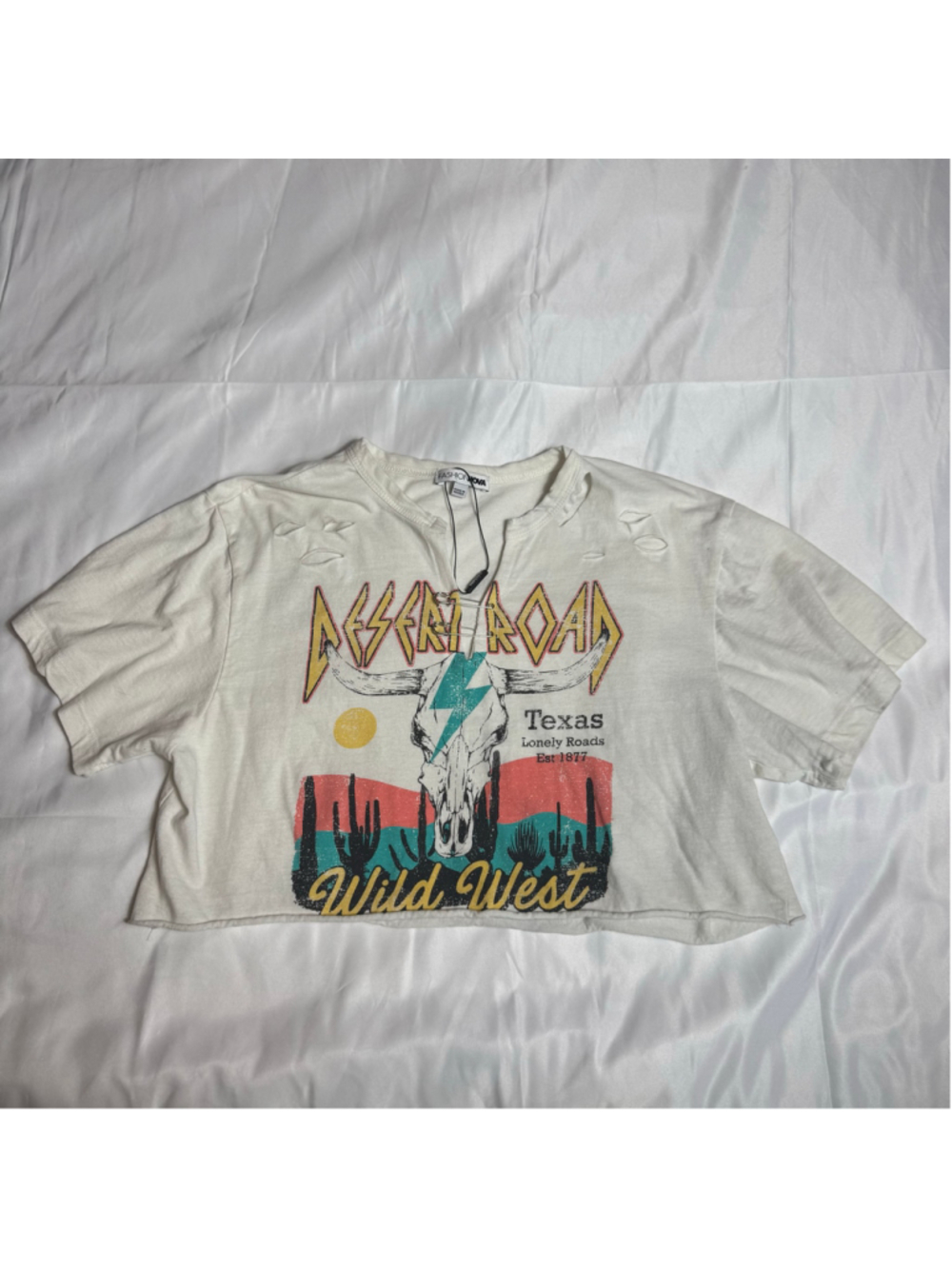 Women's Fashion Nova Desert Road Graphic Crop Tee, Size L, White